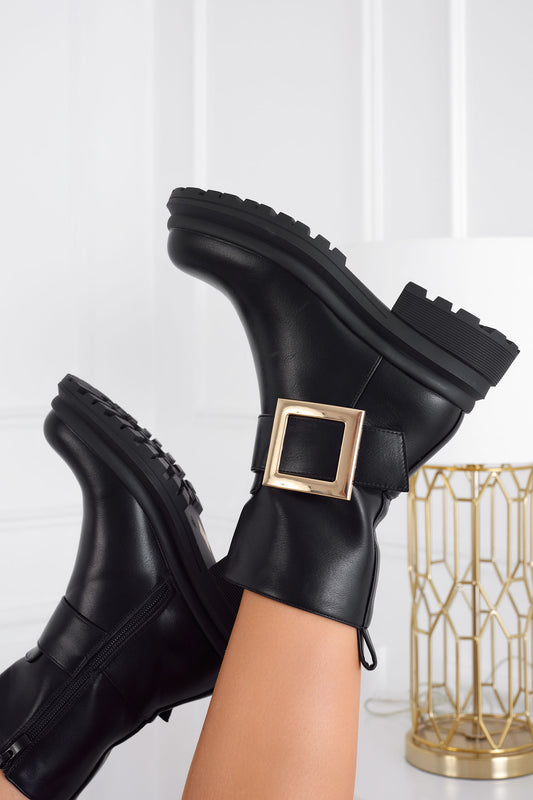 Stivaletti neri con fibbia oro