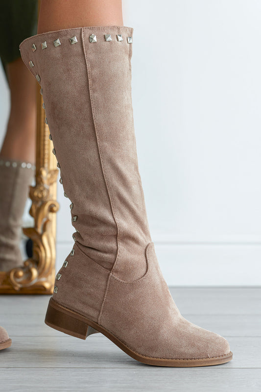 Bottes Alexoo couleur boue avec semelle compensée intérieure et clous à l'arrière