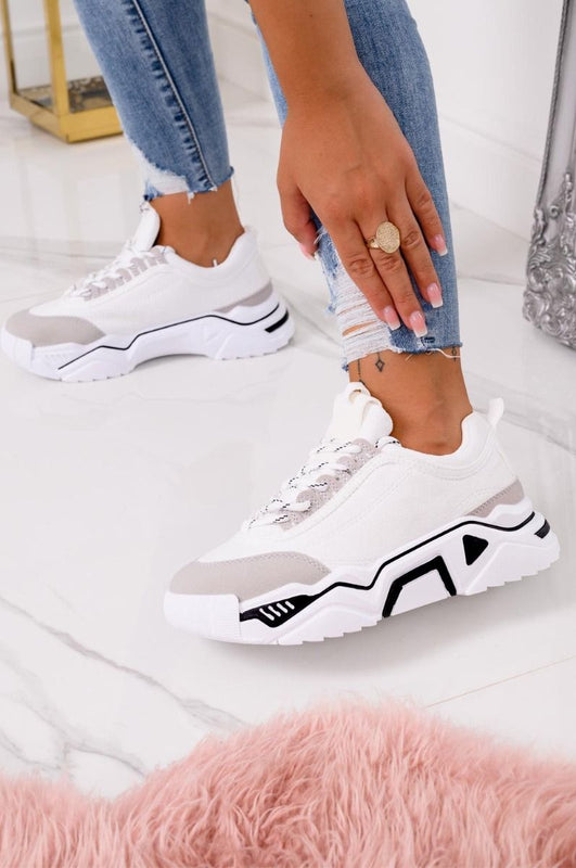 Baskets blanches en daim avec semelle épaisse et lacets