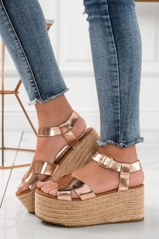 Sandales espadrilles or rose avec semelle compensée en corde