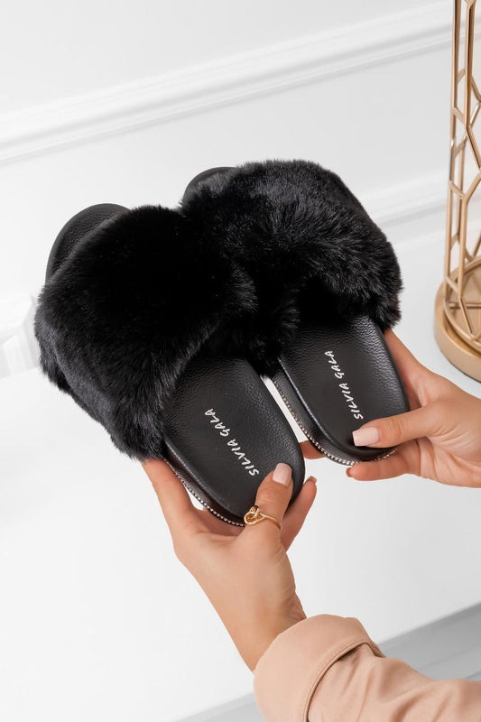 Sandalias negras tipo chancla con ecopiel y borde de strass