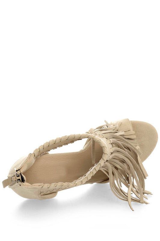 Beige sandals with heels and fringes