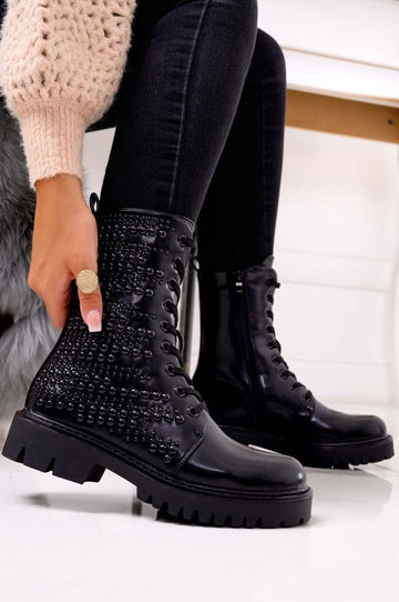 Bottines noires style militaire avec clous