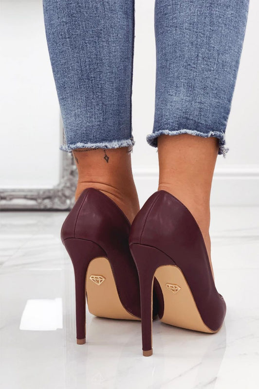 Bordeaux faux leather pumps with high heel