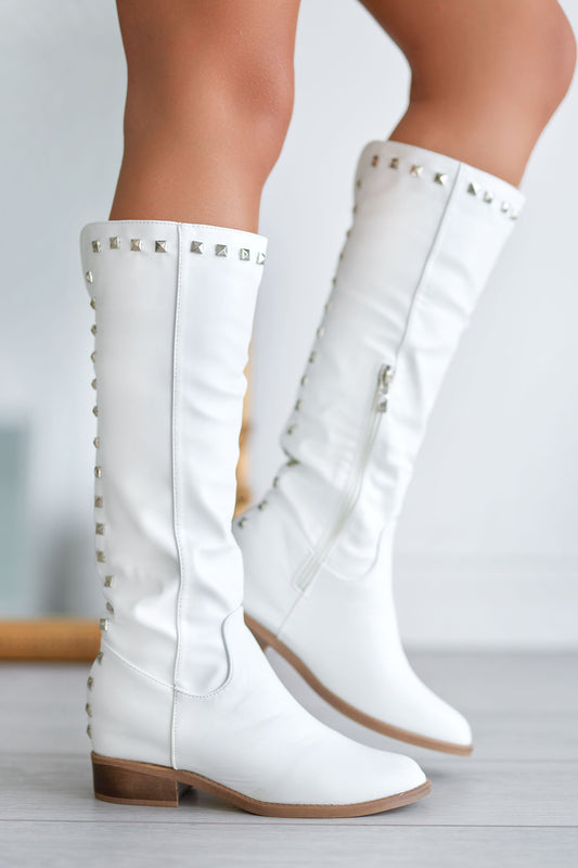 Alexoo white boots with internal wedge and studs on the back