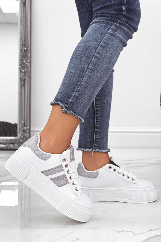 Sneakers bianche con lacci e inserti glitter argento