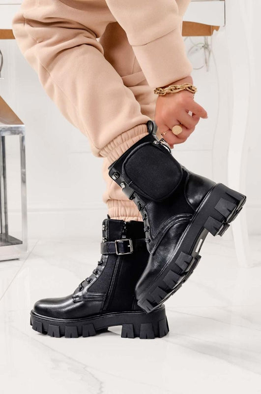 Bottines noires style rangers avec lacets et pochette amovible