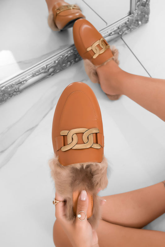 CITRON - Camel loafers open back with faux fur and gold chain