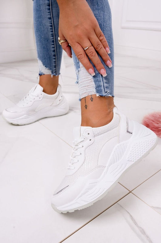 Sneakers bianche effetto pitonato e suola spessa