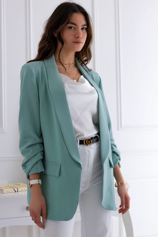 Blazer verde abierto con mangas fruncidas