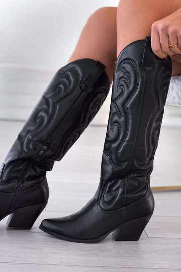 Botas camperas negras Alexoo con bordado en relieve