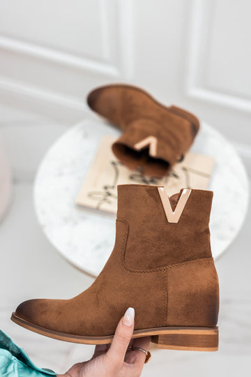 Bottines camel en daim avec semelle compensée intérieure